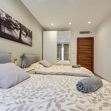 Two Bed St Julian's With Sea Views Near Paceville