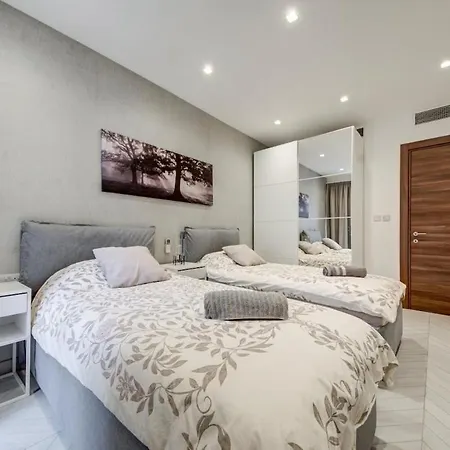 Two Bed St Julian's With Sea Views Near Paceville Apartmán *