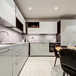 Two Bed St Julian's With Sea Views Near Paceville 아파트