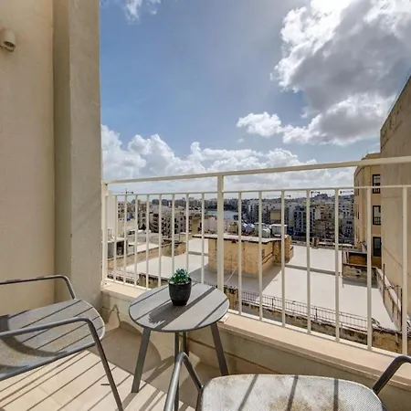 Two Bed St Julian's With Sea Views Near Paceville San Ġiljan